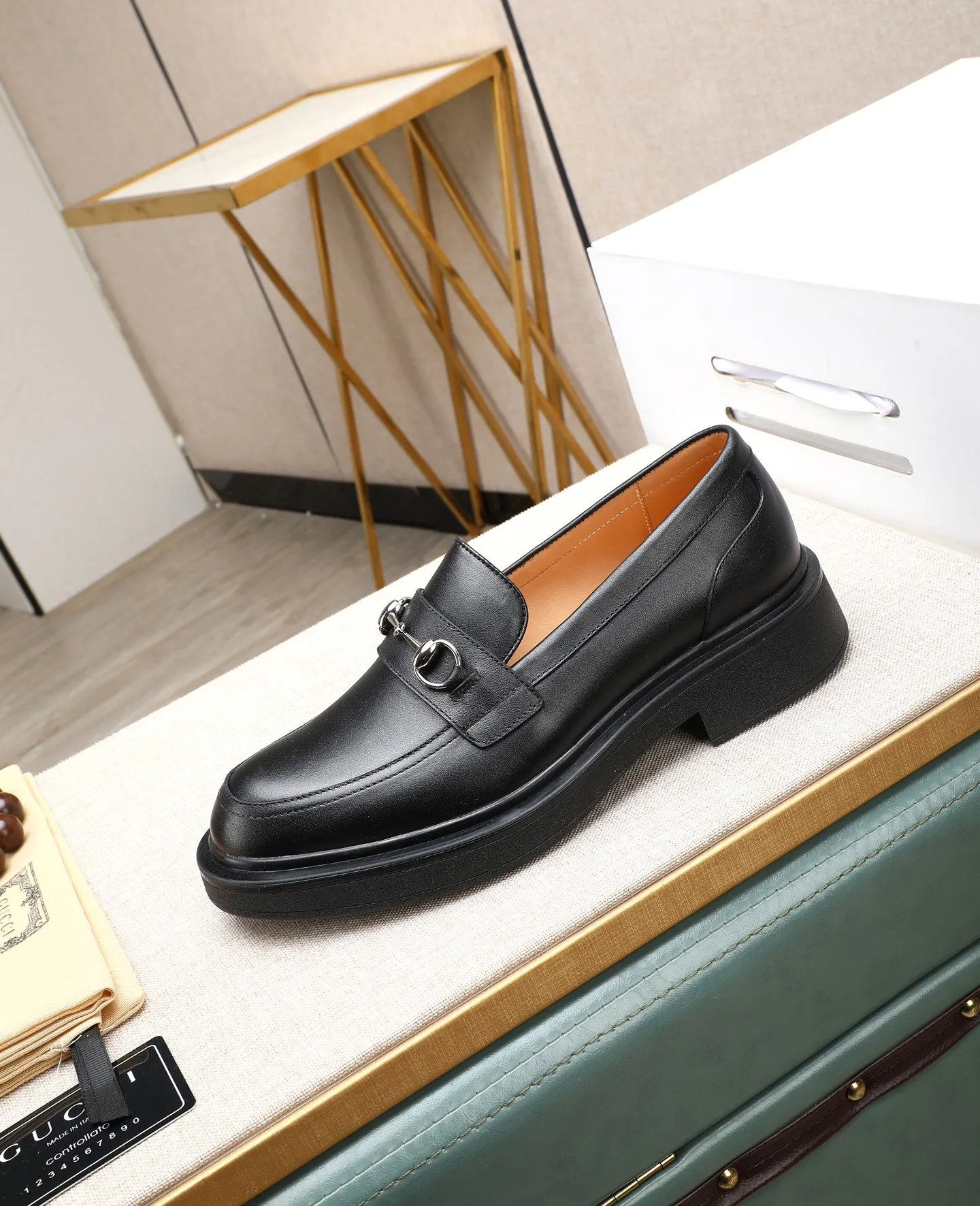 Men's shoes 💰520 (high-end, all cowhide) GUCCI high-end formal leather shoes, original imported fabrics from Italy, cowhide lining, original hardware. I believe you will be struck by it from the first moment you see it. The avant-garde atmosphere can no longer fully interpret its elegance. AAA grade rubber outsole, super comfortable. The original counter last guarantees its original version and quality. The simple upper ensures its comfort and breathability. A pair of truly good shoes has its own unique soul, famous quality, regular size 38-44 (45 customized)